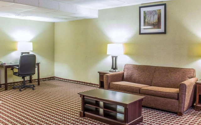 Rodeway Inn & Suites