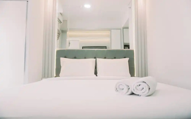 Restful And Well Furnished Studio Transpark Bintaro Apartment
