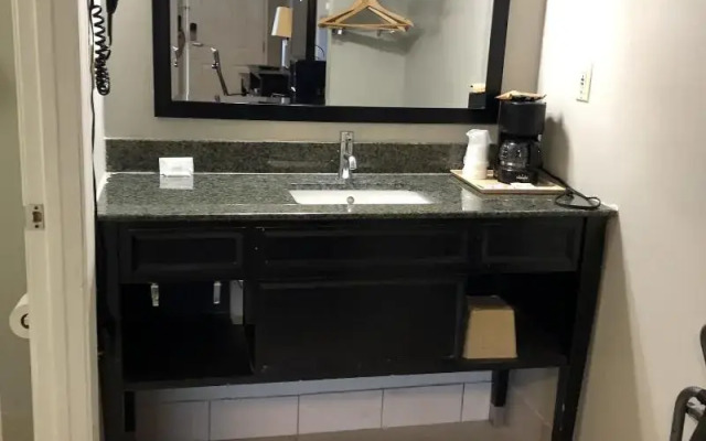 Deerfield Inn & Suites