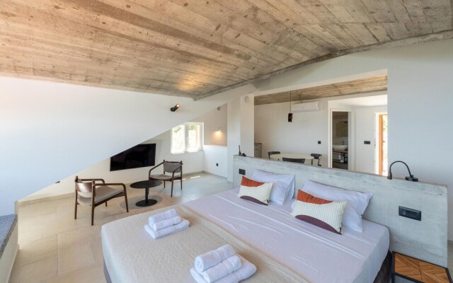 Amazing Home in Blato with Hot Tub, WiFi & 5 Bedrooms