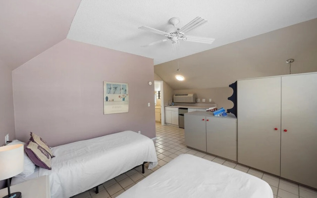 Tropical Siesta 2 Bedroom Home by RedAwning