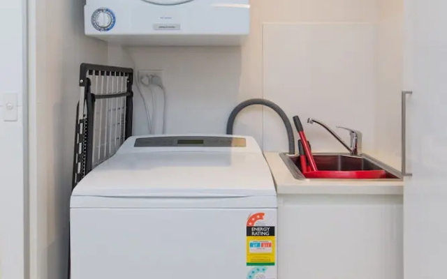 Spacious 1-bed With View in Central Location – Guest Rooms – Canberra