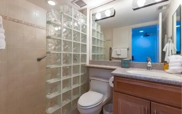 Kihei Beach #504 1 Bedroom Condo by RedAwning