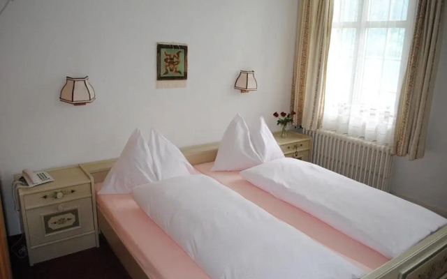 Strandhotel – Guest Rooms – Iseltwald