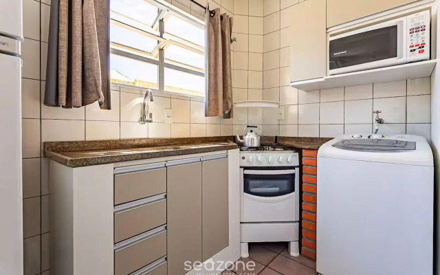 Apto com churrasqueira a 750m da praia BOU201