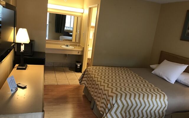 Travelodge by Wyndham Tacoma Near McChord AFB