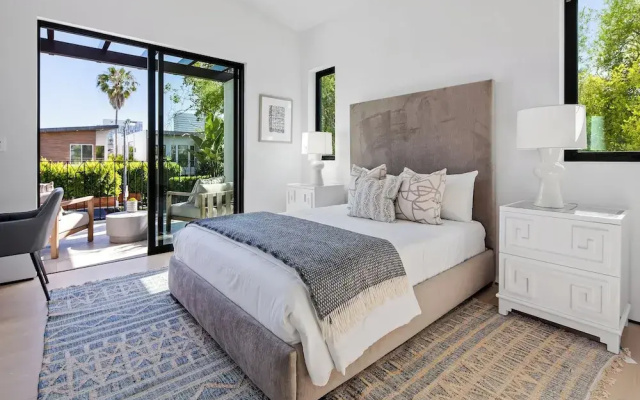 Elegant Melrose Home w Pool and Private Rooftop
