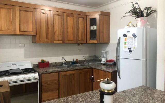 Hermoso y acogedor apartamento, próximo al centro.