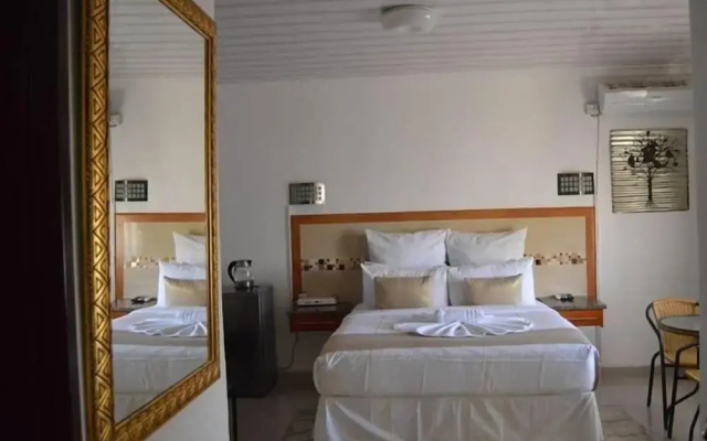 Crown Guest Lodge
