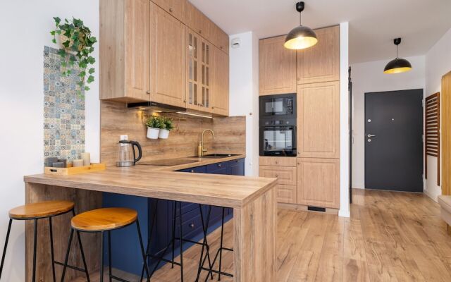 Apartment With Large Balcony by Renters