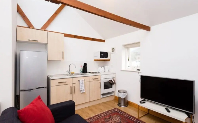 Cosy studio in bustling Grafton Centre