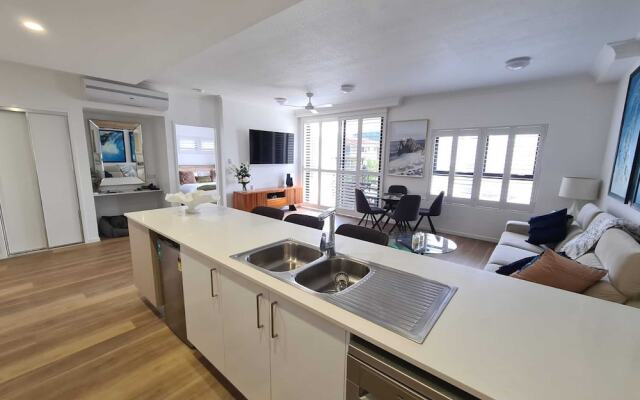 Modern 2 BR with Private Pool and Garden