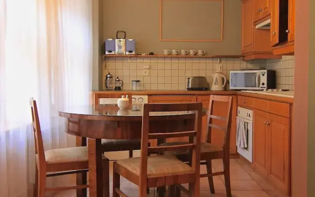 1 Bed Flat - Sleeps 4 - Balcony - Wifi