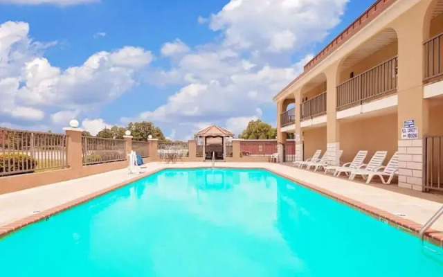 Executive Inn Dumas