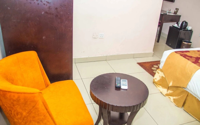 Royal Crest Hotel & Suites