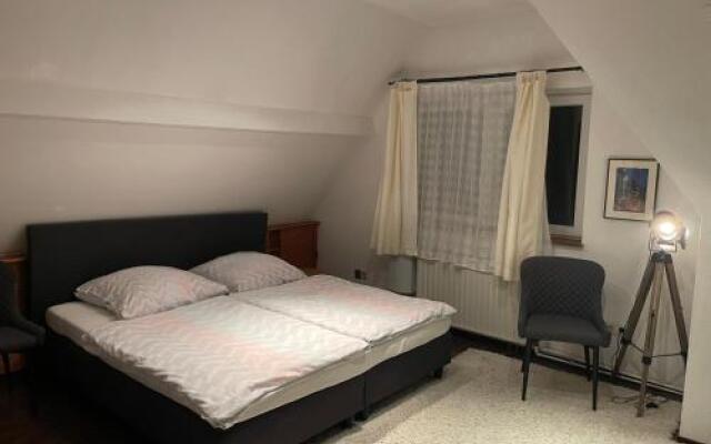 Albi Studio HH Airport