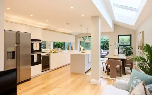The Latimer Wonder - Stunning 5bdr House With Garden