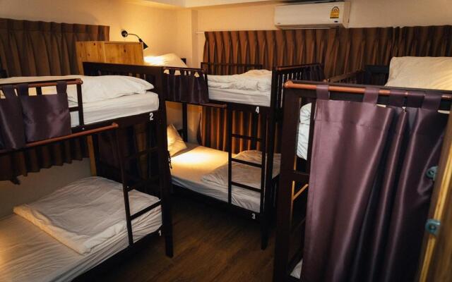 1989 Hostel & Cafe Ratchada