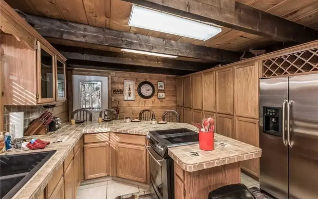 Antler Mountain Lodge - Four Bedroom Cabin