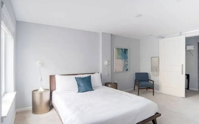 CozySuites TWO Stylish Apts Monument Cir