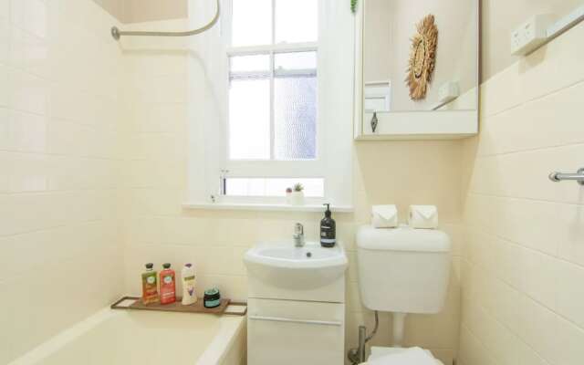Cosy Apartment Walking Distance To Manly Beach