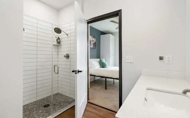 CozySuites on Mass w garage parking 19