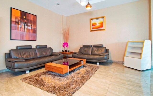 RedDoorz Plus Near ITC Fatmawati