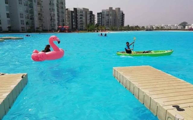 Casa con alberca y laguna