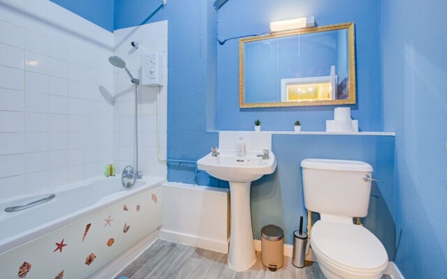 Inviting 2-bed Budget Apartment in London