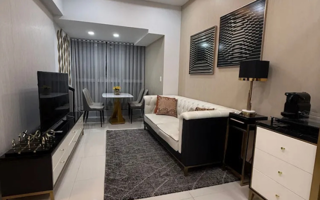 Room-3 Bedroom Executive Suite Room wit