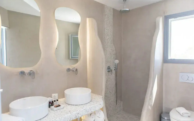Crystal Mare Suites