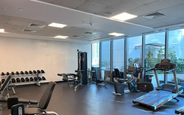 Stylish Marina-front 2BR Near Top Attractions
