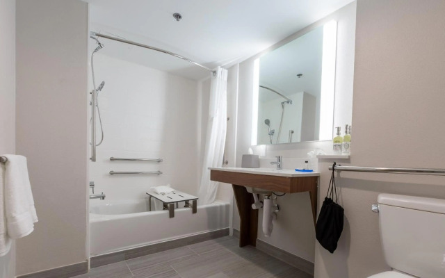 Holiday Inn Express And Suites Arlington North - Stadium Area by IHG