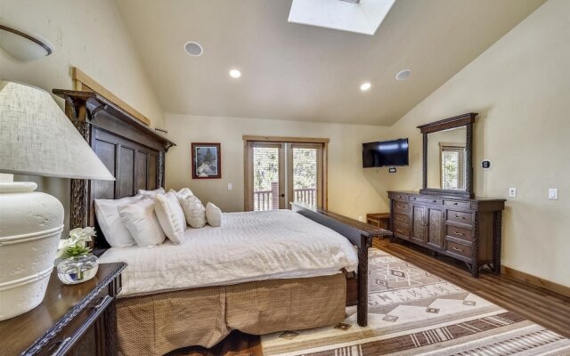 Highfield Trail 4 Bedroom Home by RedAwning