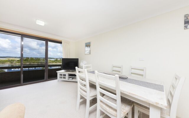 Lakeshore Lodge unit 11