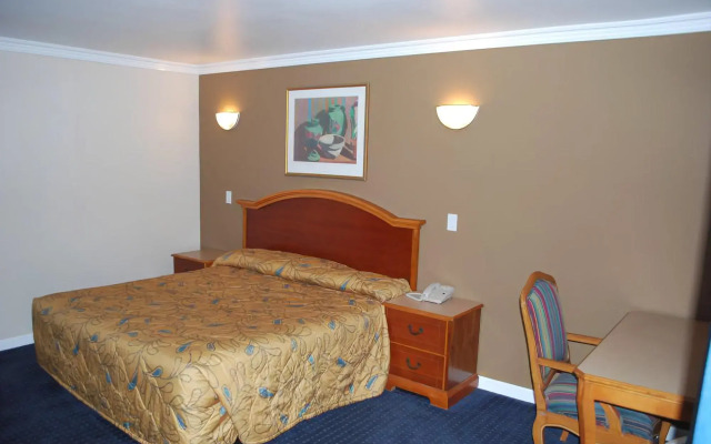 Walnut Inn & Suites West Covina