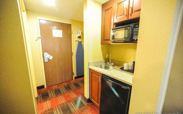 Holiday Inn Express Hotel & Suites Bowling Green by IHG