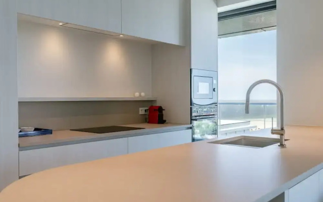 Huswell - Minimalist Coastal Luxury Panoramic View