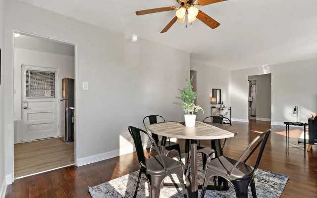 Comfy 2BR Rogers Park Apt in Sheridan