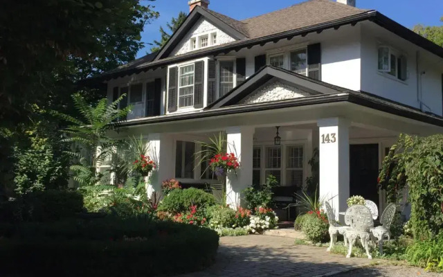 Bernard Gray Hall Bed and Breakfast