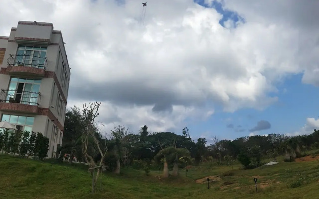 Full Moon Resort