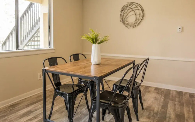 2 BR Apt in Windy Hill near beach by Frontdesk