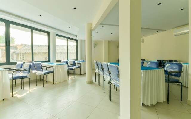 OYO 13221 Calicut Inn