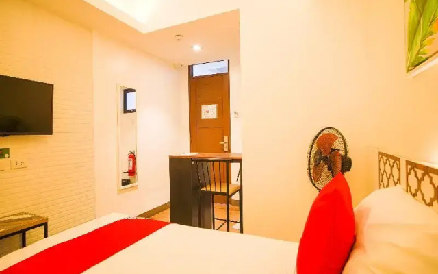 The Greenhive Hotel by OYO Rooms