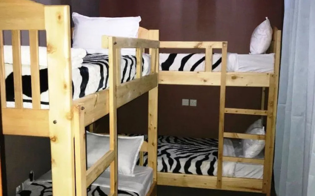 Savannah House - Hostel