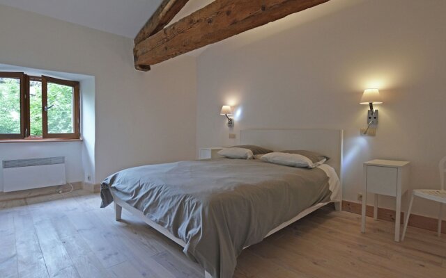 Quaint Villa in Chalabre with Swimming Pool