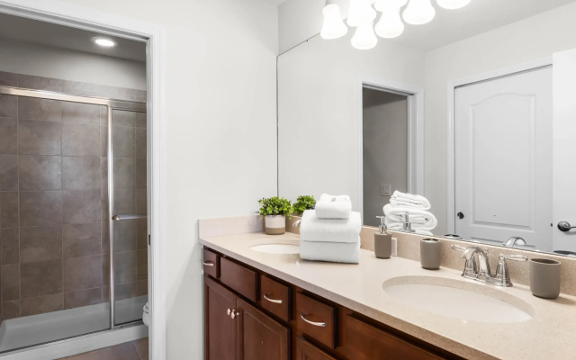2422DUBAI, Kissimmee, US