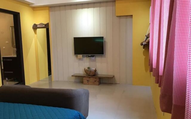 Water Reflection Bed and Breakfast