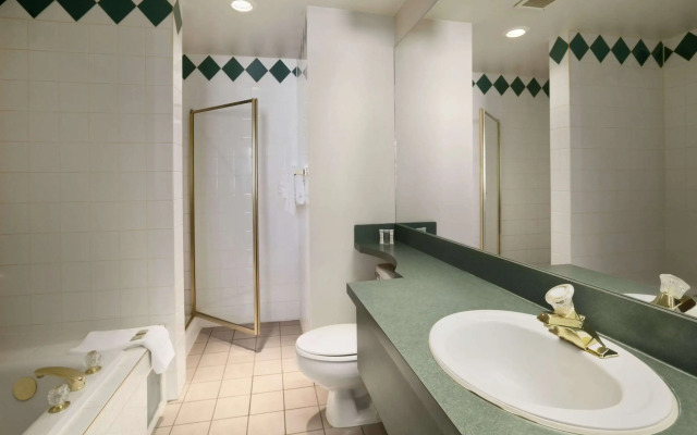 Super 8 by Wyndham Fox Creek