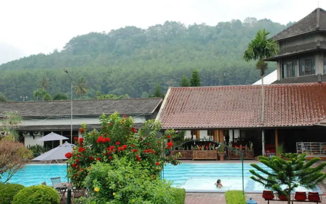 Front One Resort Magelang